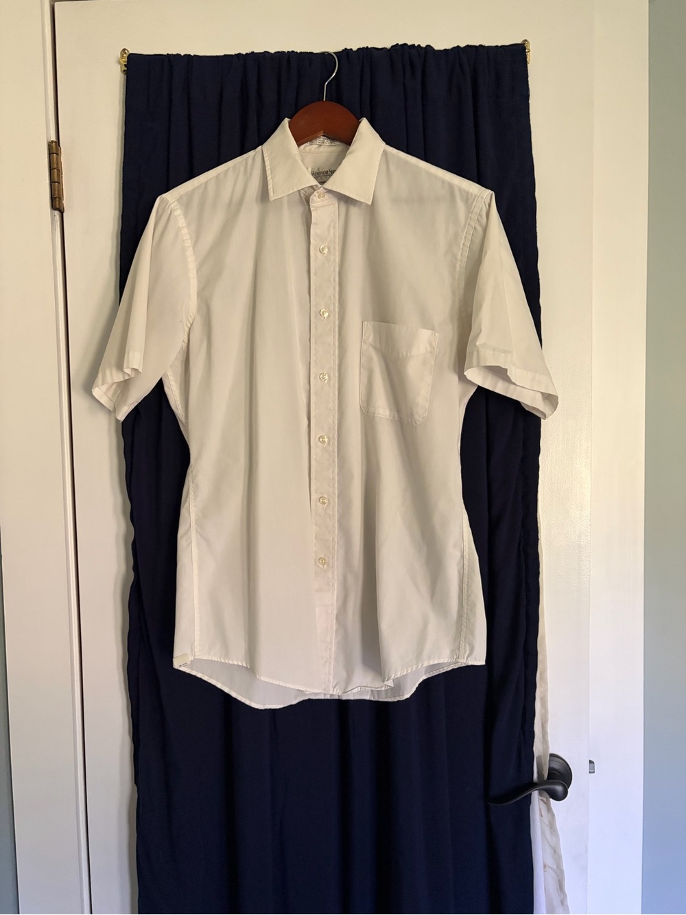 Men’s White Short-Sleeve Button-Up Dress Shirt
